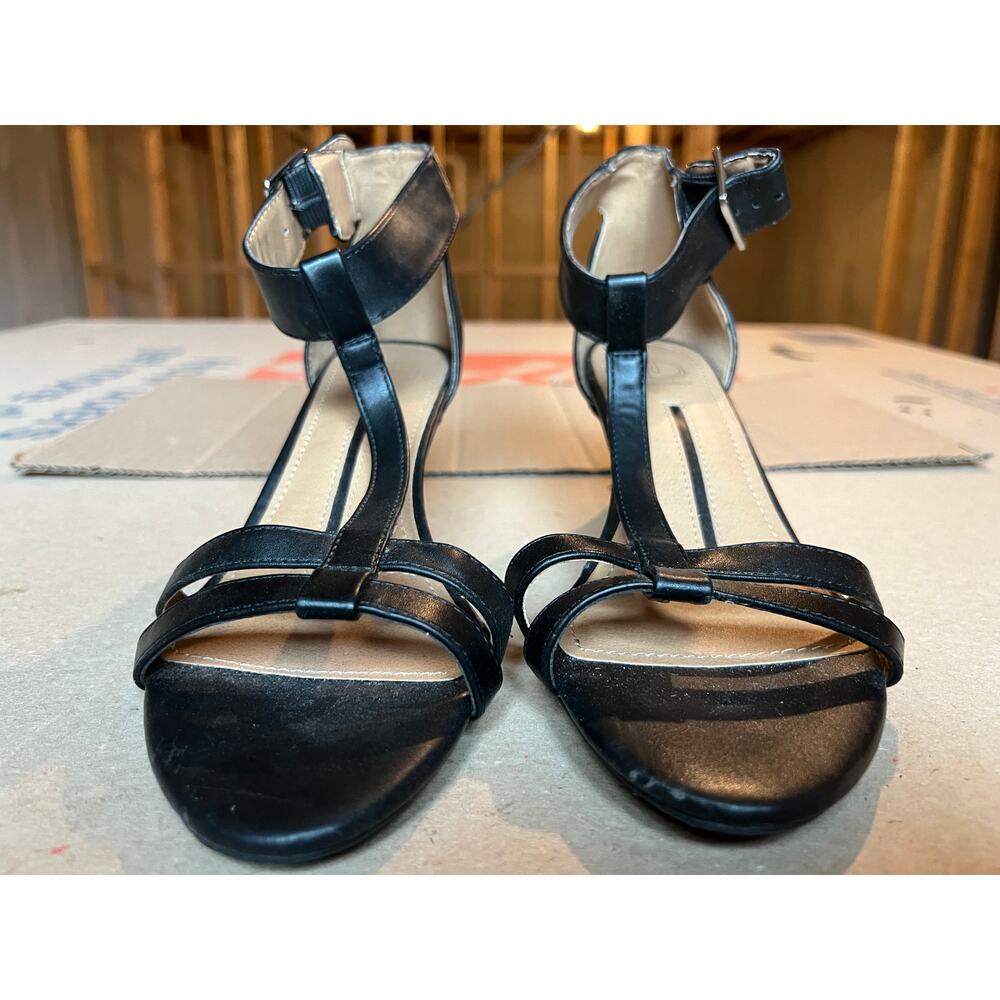 New Directions black strappy ankle buckle heels 8.5 - Picture 3 of 8